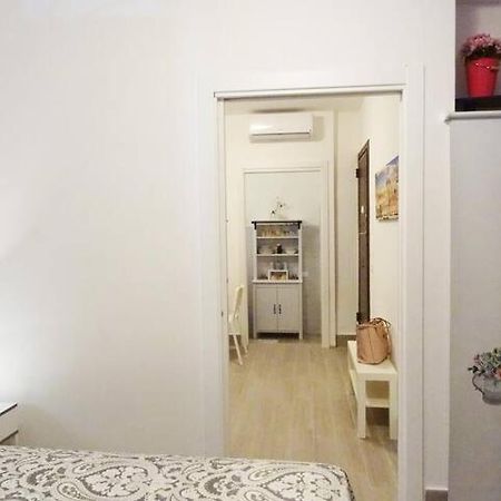 Around Cassaro Holiday House Palermo Bagian luar foto