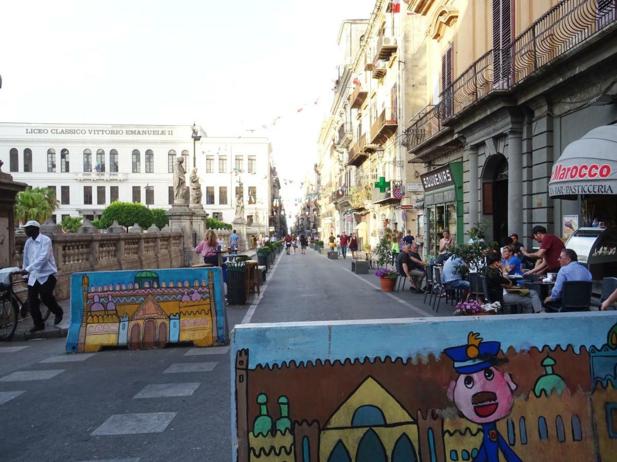 Around Cassaro Holiday House Palermo Bagian luar foto