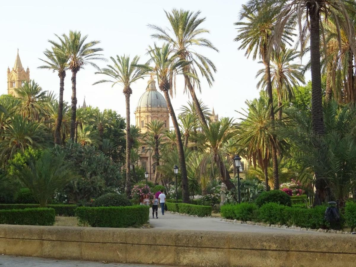 Around Cassaro Holiday House Palermo Bagian luar foto