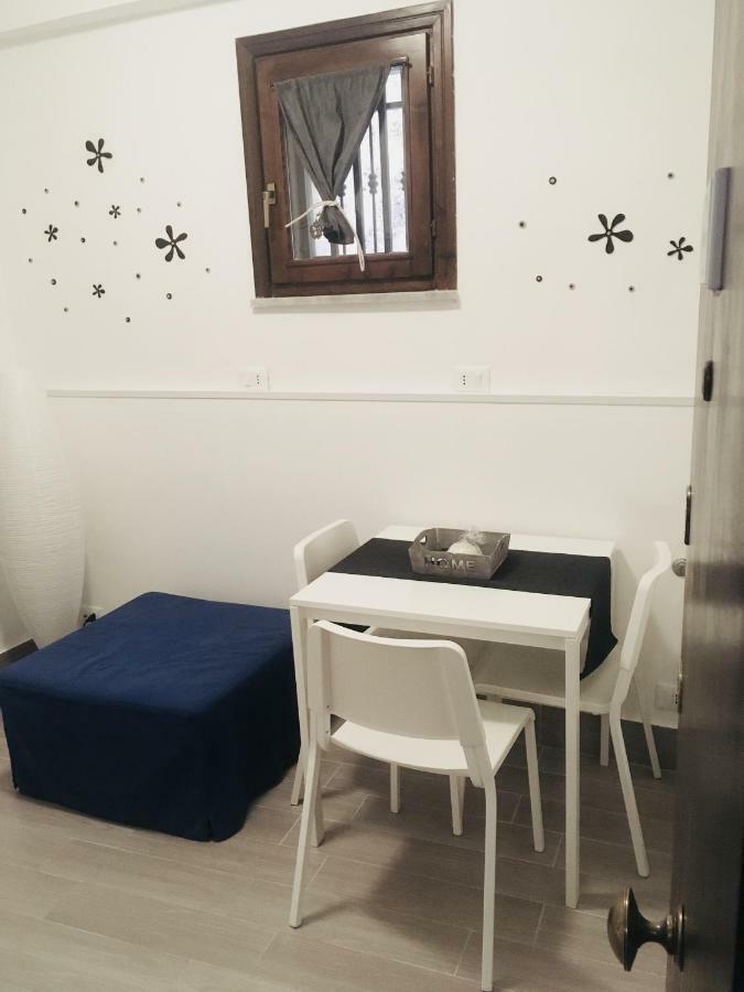 Around Cassaro Holiday House Palermo Bagian luar foto